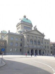 スイスの直接民主制について